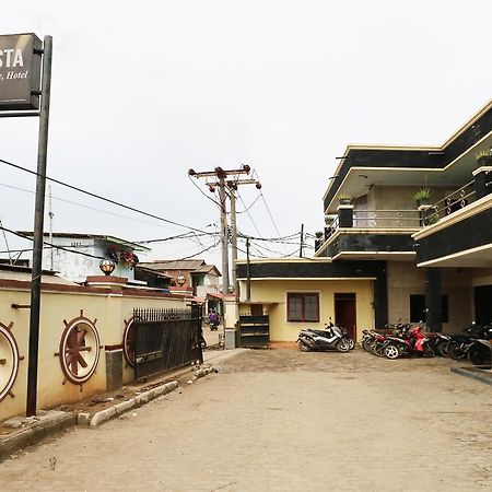 Hotel Ellysta Tangerang Extérieur photo