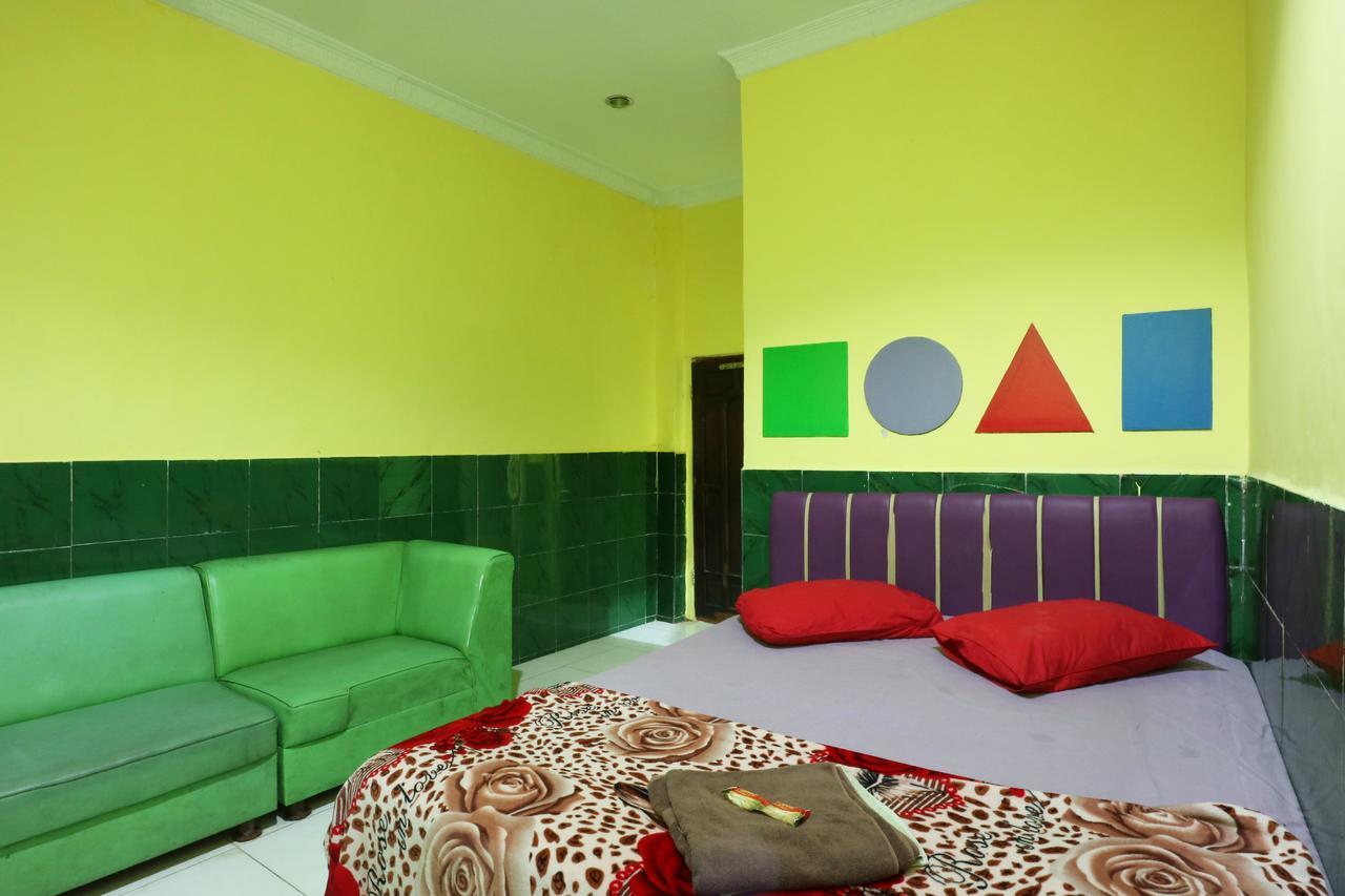Hotel Ellysta Tangerang Extérieur photo