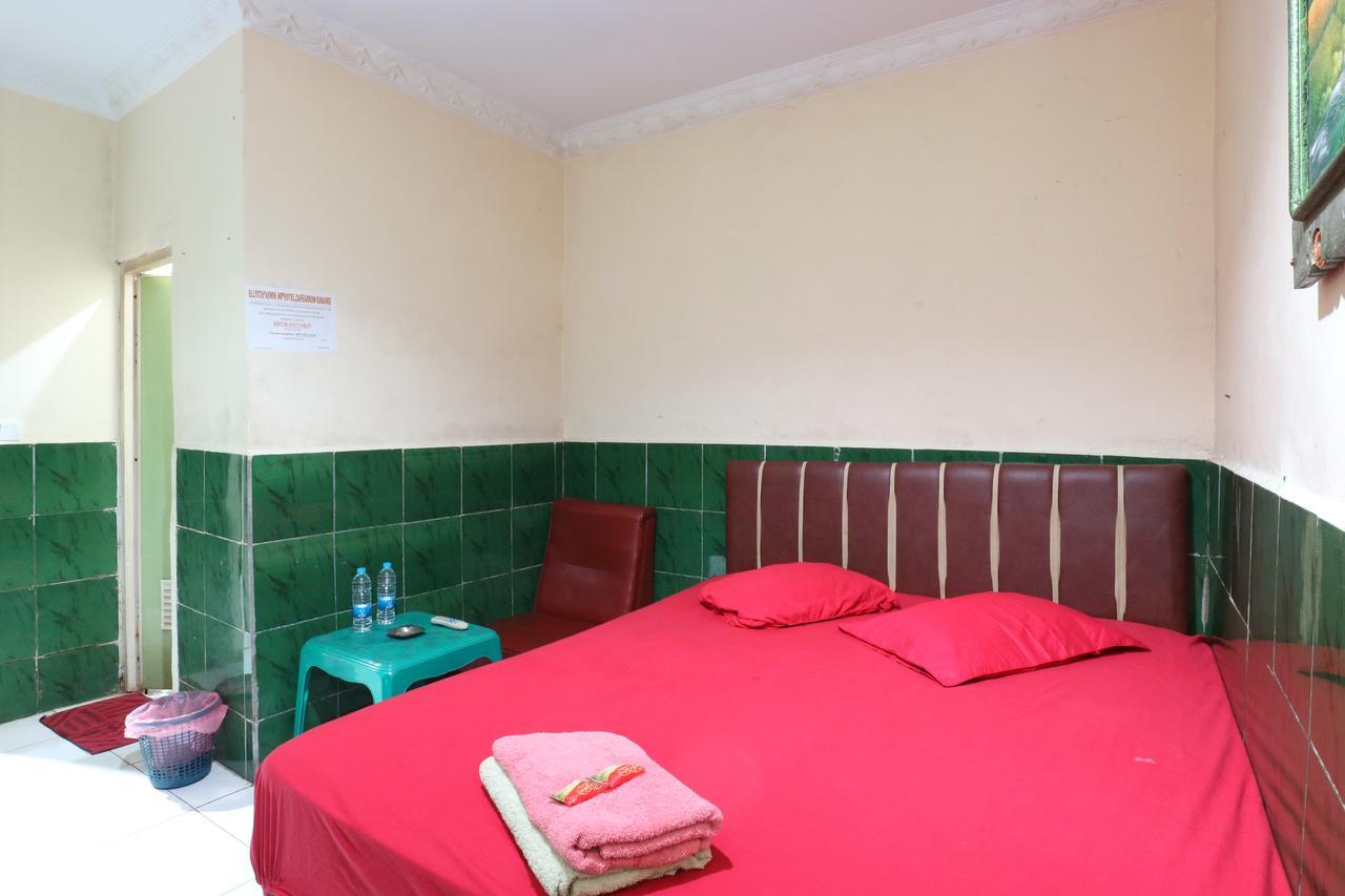 Hotel Ellysta Tangerang Extérieur photo