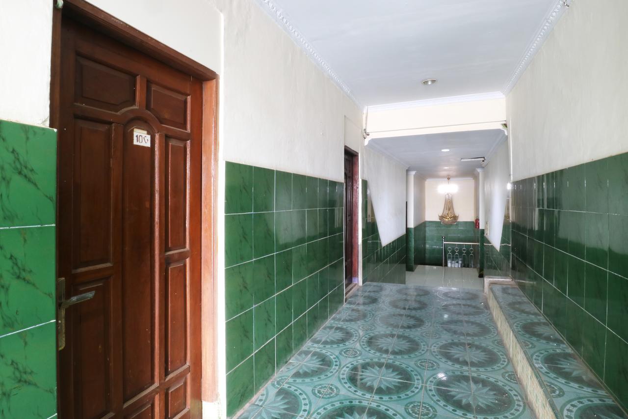 Hotel Ellysta Tangerang Extérieur photo