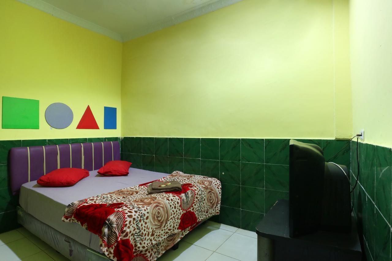 Hotel Ellysta Tangerang Extérieur photo